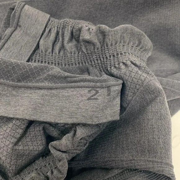Lululemon Seamless In The Flow Crop Cropped Leggings Tights Pants Gray Size 2 - Picture 9 of 9